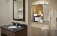 In-room Bathroom 4 Fairfield Inn & Suites by Marriott Ottawa Kanata