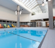 Swimming Pool 4 Hotel Rimouski