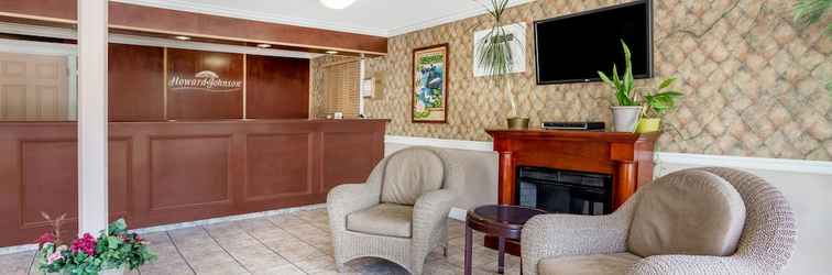 Sảnh chờ Howard Johnson by Wyndham Downtown Kamloops