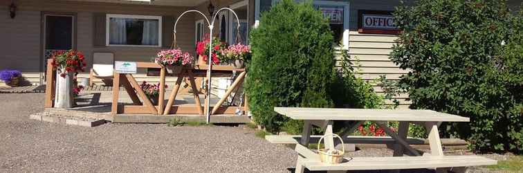 Exterior Wanakena Motel