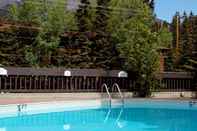 Swimming Pool Banff Voyager Inn