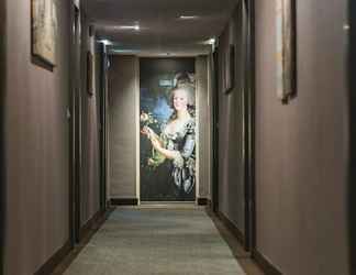 Lobi 2 Hotel Le Versailles