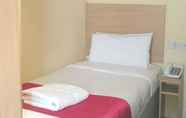 Kamar Tidur 6 Lord Jim Hotel