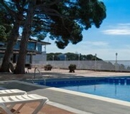 Swimming Pool 7 Hotel Roger de Flor Seleqtta