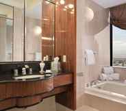 Toilet Kamar 7 Millennium Downtown New York