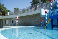 Swimming Pool Family Hotel Vespera