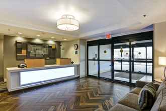 Lobby 4 Holiday Inn Express & Suites New Berlin, an IHG Hotel