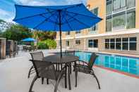 Kolam Renang BW Plus Flagler Beach Area Inn & Suites