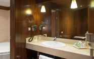 In-room Bathroom 5 NH Collection Palacio de Burgos