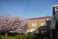 Exterior Lodge at Leeming Bar