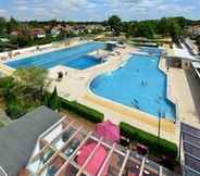 Swimming Pool 3 Arthotel Haar