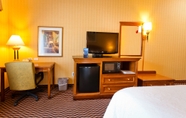Bedroom 2 Hampton Inn & Suites Sacramento-Cal Expo