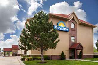 Bangunan 4 Days Inn by Wyndham near Kansas Speedway