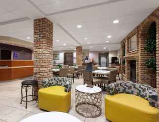 Sảnh chờ 2 Microtel Inn & Suites by Wyndham Lady Lake/The Villages