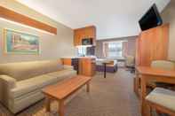 Ruang Umum Microtel Inn & Suites by Wyndham Raton
