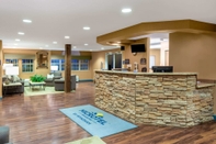 Lobby Microtel Inn & Suites by Wyndham Raton