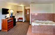 Bedroom 7 Days Inn & Suites by Wyndham Traverse City