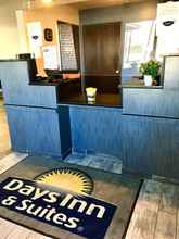 Lobby 4 Days Inn & Suites by Wyndham Traverse City