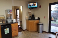 Lobby Super 8 by Wyndham Abingdon VA