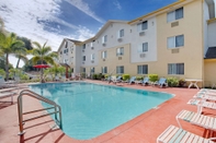 Swimming Pool Super 8 by Wyndham Clearwater/St. Petersburg Airport