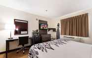 Kamar Tidur 7 Red Roof Inn Auburn