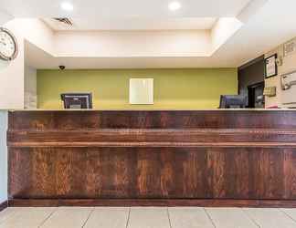 Lobi 2 Quality Inn & Suites