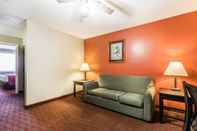 Common Space Quality Inn & Suites