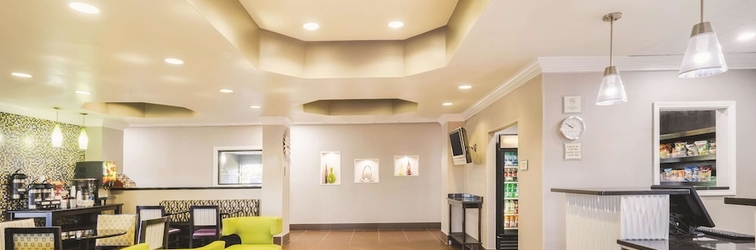 Lobby La Quinta Inn & Suites by Wyndham Louisville East