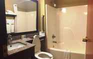 In-room Bathroom 5 Comfort Inn New River