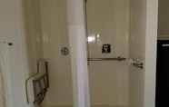 In-room Bathroom 5 Super 8 by Wyndham Los Angeles-Culver City Area