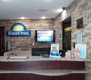 ล็อบบี้ 6 Days Inn by Wyndham Maumee/Toledo