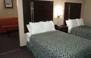 Bedroom 2 Days Inn by Wyndham Maumee/Toledo