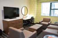 Common Space Wyndham Anaheim