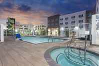 Swimming Pool Wyndham Anaheim