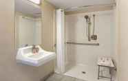 In-room Bathroom 6 Days Inn by Wyndham Merced / Yosemite Area