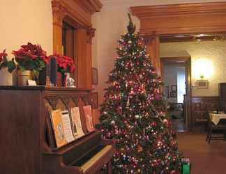 Lobby 2 Olde Judge Mansion