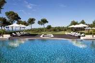 สระว่ายน้ำ Hôtel et Spa du Castellet