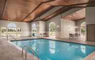 สระว่ายน้ำ 4 Country Inn & Suites by Radisson, Cottage Grove, MN