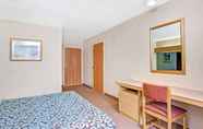Phòng ngủ 5 Days Inn by Wyndham Sturbridge