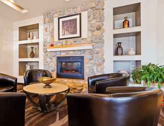 Lobi 2 Best Western Firestone Inn & Suites