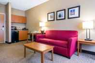 Ruang Umum Comfort Suites Wilmington near Downtown