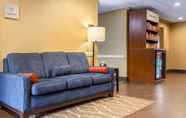 Lobi 4 Comfort Suites Wilmington near Downtown