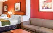 Bedroom 6 Comfort Suites Redmond Airport