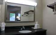 In-room Bathroom 6 Travel Inn of Buford