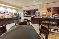 ร้านอาหาร Holiday Inn Express Hotel & Suites North Seattle - Shoreline, an IHG Hotel