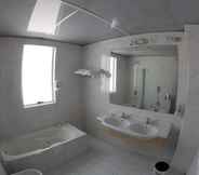 In-room Bathroom 7 Cristal Palace Hotel
