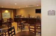 Restaurant 3 Microtel Inn & Suites by Wyndham Cambridge