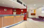 Lobi 6 Ramada by Wyndham London North M1