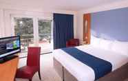 Kamar Tidur 2 Ramada by Wyndham London North M1