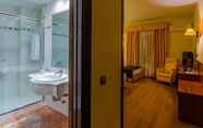 In-room Bathroom 3 Zodiaco